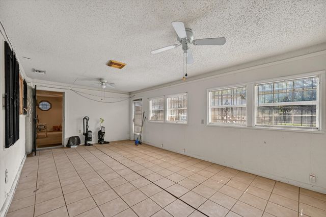 2524 N Saint Augustine Drive, Dallas, TX 75227