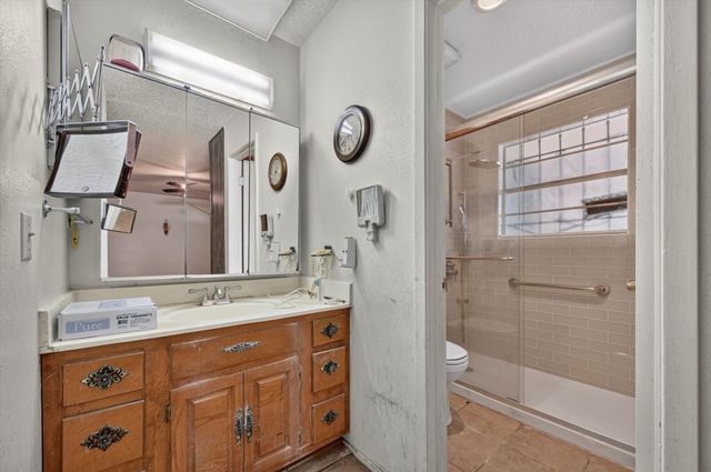 2524 N Saint Augustine Drive, Dallas, TX 75227