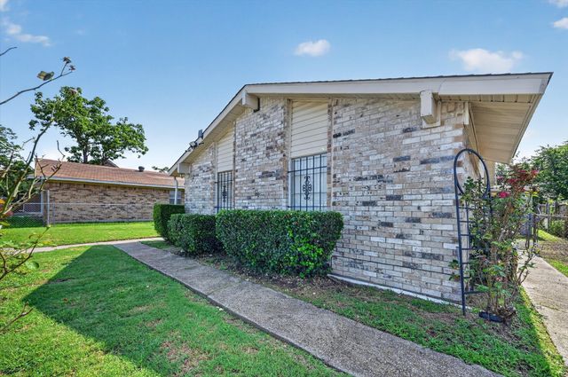 2524 N Saint Augustine Drive, Dallas, TX 75227