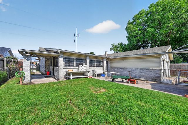 2524 N Saint Augustine Drive, Dallas, TX 75227