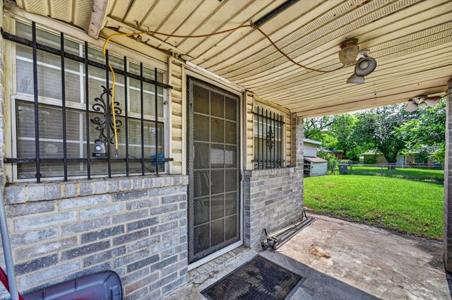 2524 N Saint Augustine Drive, Dallas, TX 75227