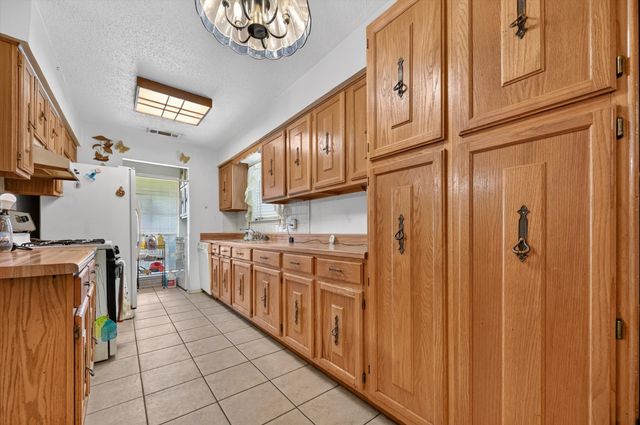 2524 N Saint Augustine Drive, Dallas, TX 75227