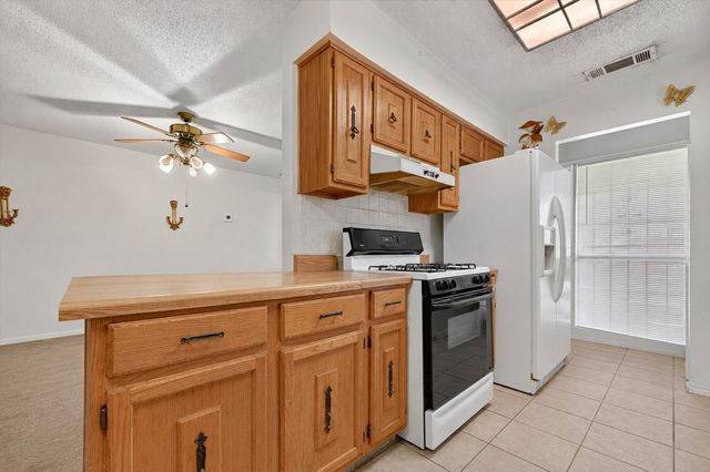 2524 N Saint Augustine Drive, Dallas, TX 75227