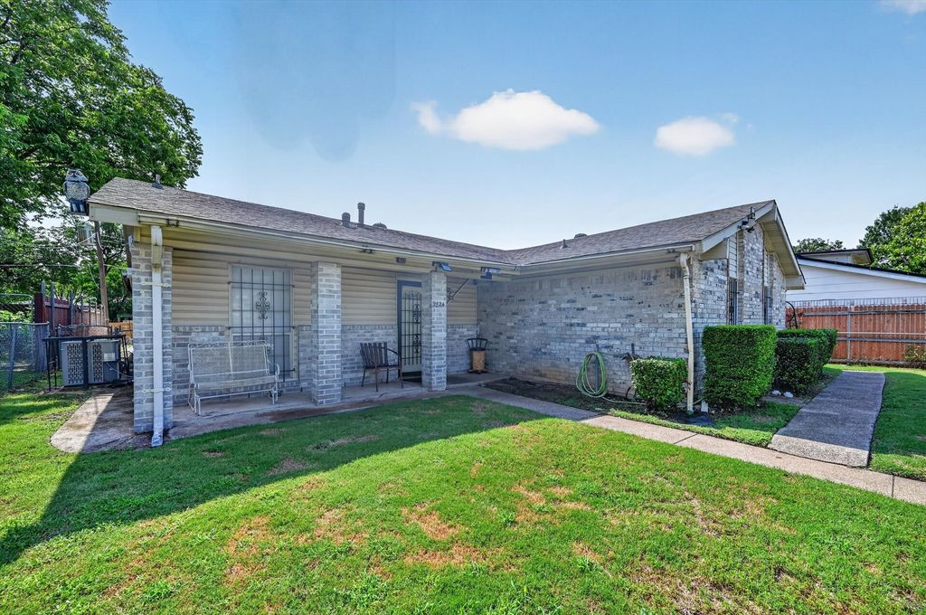 2524 N Saint Augustine Drive, Dallas, TX 75227