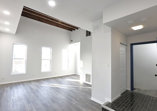 3621 S Winchester Avenue 2F, Chicago, IL 60609