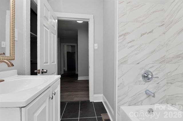 2304 Kennesaw Drive, Charlotte, NC 28216