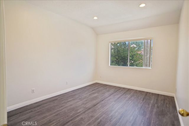 7320 Balboa Boulevard 205, Lake Balboa, CA 91406