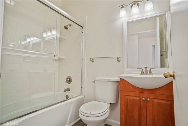 7320 Balboa Boulevard 205, Lake Balboa, CA 91406
