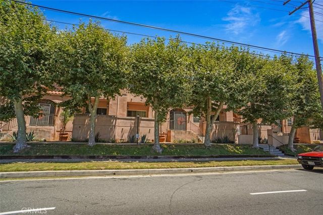 7320 Balboa Boulevard 205, Lake Balboa, CA 91406