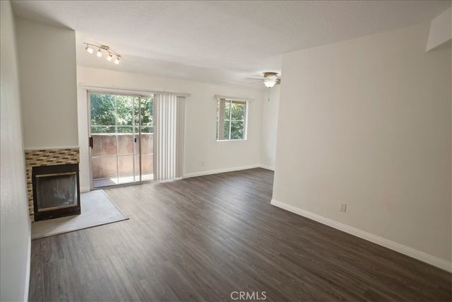 7320 Balboa Boulevard 205, Lake Balboa, CA 91406