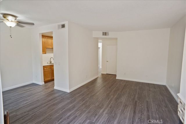 7320 Balboa Boulevard 205, Lake Balboa, CA 91406