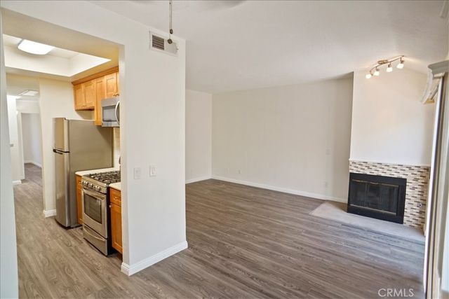 7320 Balboa Boulevard 205, Lake Balboa, CA 91406