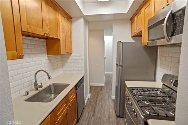 7320 Balboa Boulevard 205, Lake Balboa, CA 91406