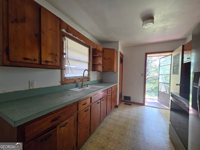 677 Shellnut Drive, Forest Park, GA 30297