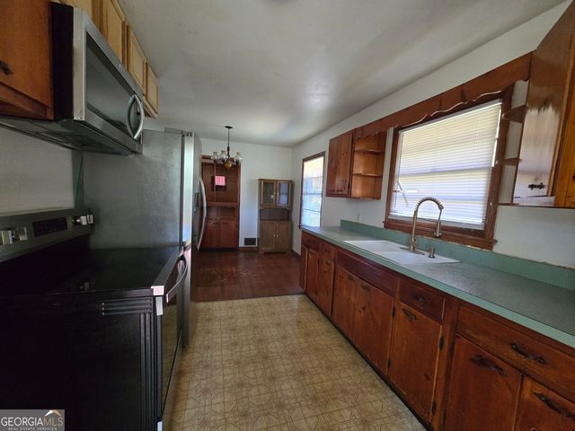 677 Shellnut Drive, Forest Park, GA 30297