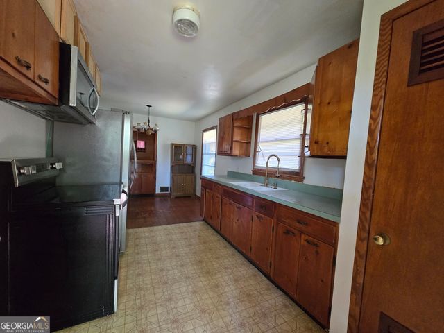 677 Shellnut Drive, Forest Park, GA 30297