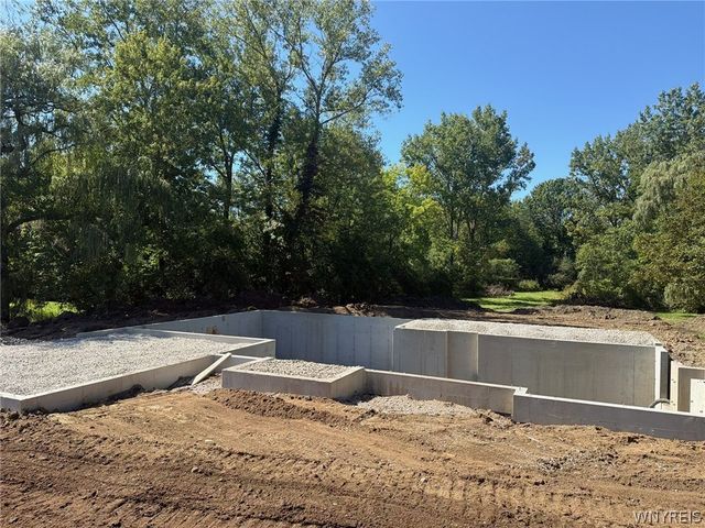 160 South Blossom Road, Elma, NY 14059