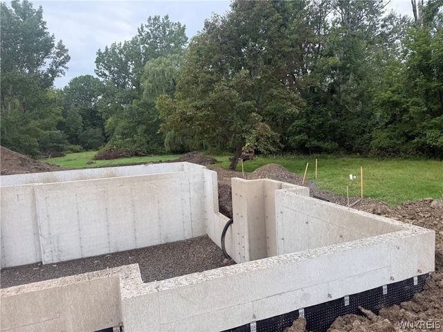 160 South Blossom Road, Elma, NY 14059