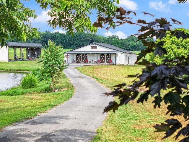 9952 Missionary Ridge Rd, Bon Aqua, TN 37025