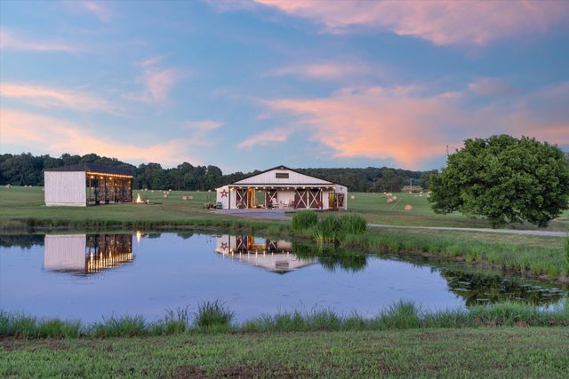 9952 Missionary Ridge Rd, Bon Aqua, TN 37025