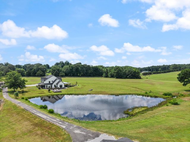 9952 Missionary Ridge Rd, Bon Aqua, TN 37025