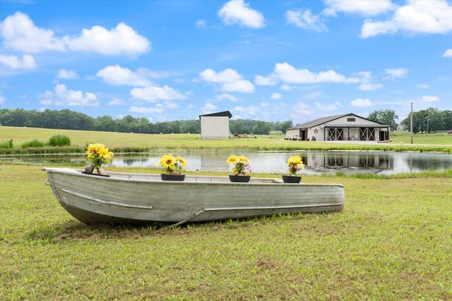 9952 Missionary Ridge Rd, Bon Aqua, TN 37025
