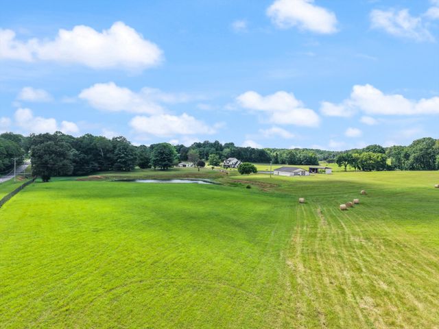 9952 Missionary Ridge Rd, Bon Aqua, TN 37025