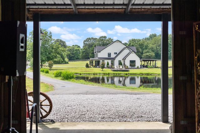 9952 Missionary Ridge Rd, Bon Aqua, TN 37025