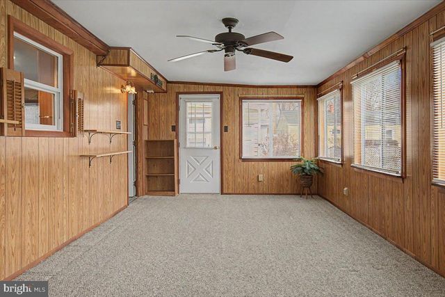 1 LINDA CIR, Newark, DE 19713