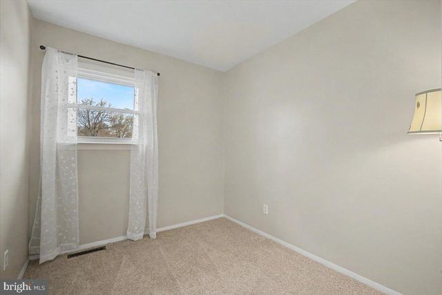 1 LINDA CIR, Newark, DE 19713