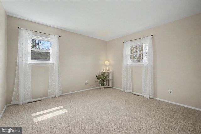 1 LINDA CIR, Newark, DE 19713