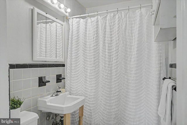 1 LINDA CIR, Newark, DE 19713