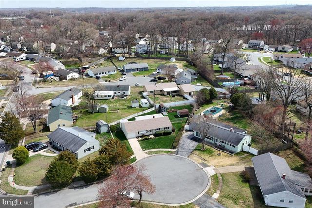 1 LINDA CIR, Newark, DE 19713