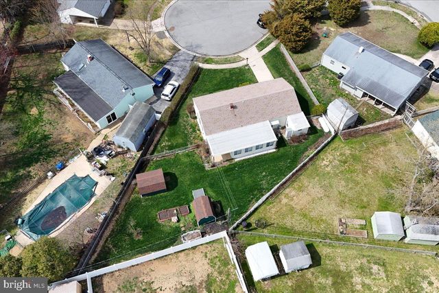 1 LINDA CIR, Newark, DE 19713