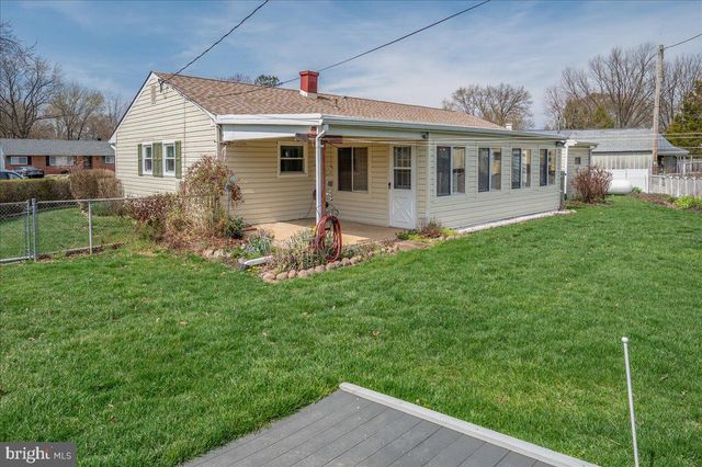 1 LINDA CIR, Newark, DE 19713