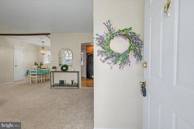 1 LINDA CIR, Newark, DE 19713