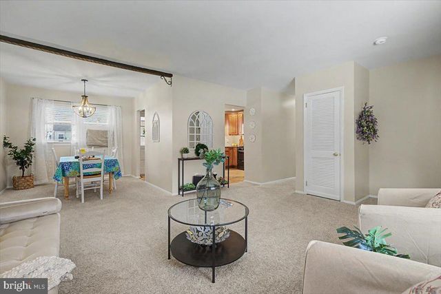 1 LINDA CIR, Newark, DE 19713