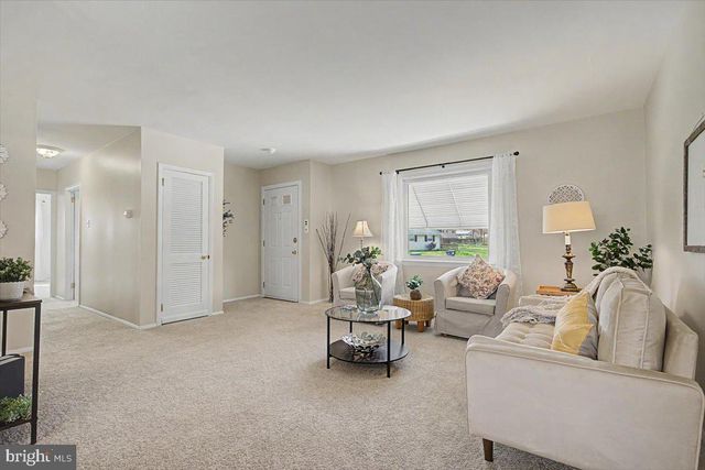 1 LINDA CIR, Newark, DE 19713