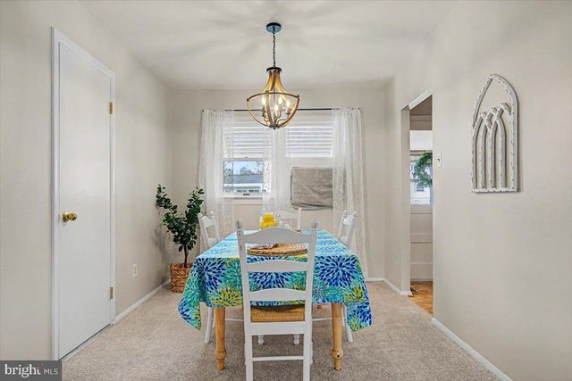 1 LINDA CIR, Newark, DE 19713