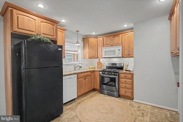 1 LINDA CIR, Newark, DE 19713