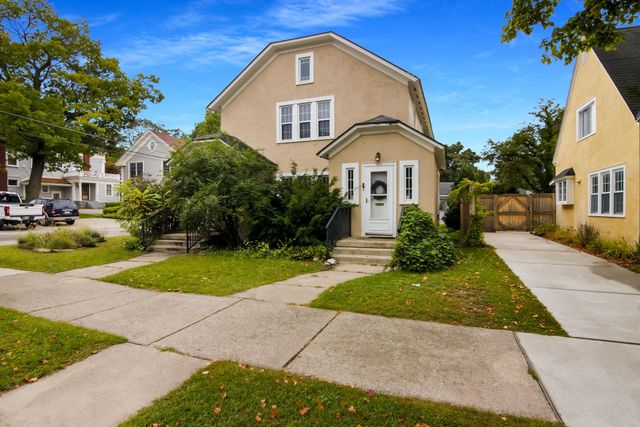 214 Wellington Street, Traverse City, MI 49686