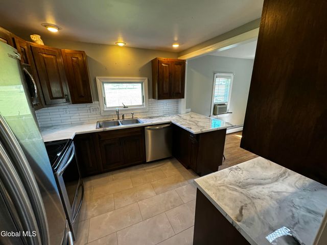 422 Vandenburgh Point Road, Mayfield, NY 12078