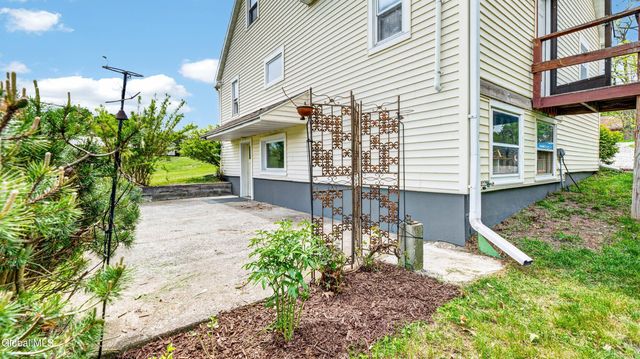 422 Vandenburgh Point Road, Mayfield, NY 12078