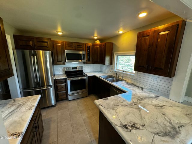 422 Vandenburgh Point Road, Mayfield, NY 12078