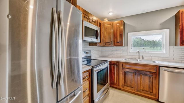 422 Vandenburgh Point Road, Mayfield, NY 12078