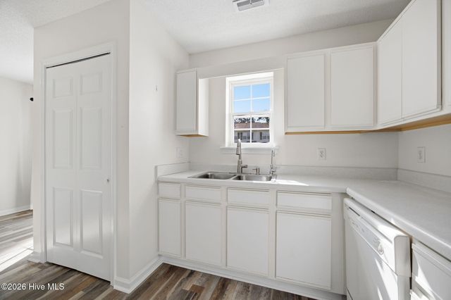 83 Crush Court, Swansboro, NC 28584