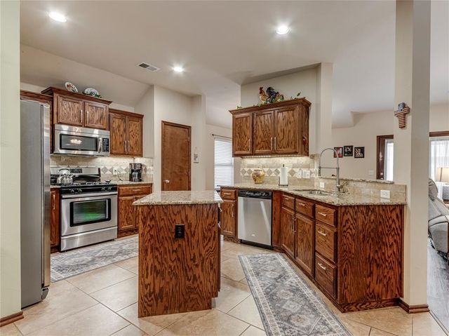 10901 SW 31st Street, Yukon, OK 73099