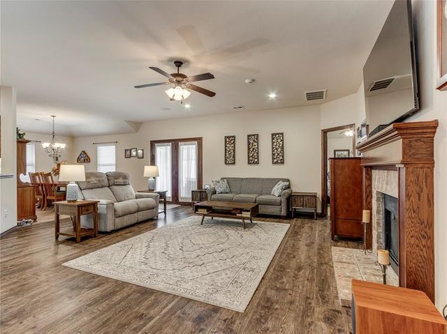 10901 SW 31st Street, Yukon, OK 73099