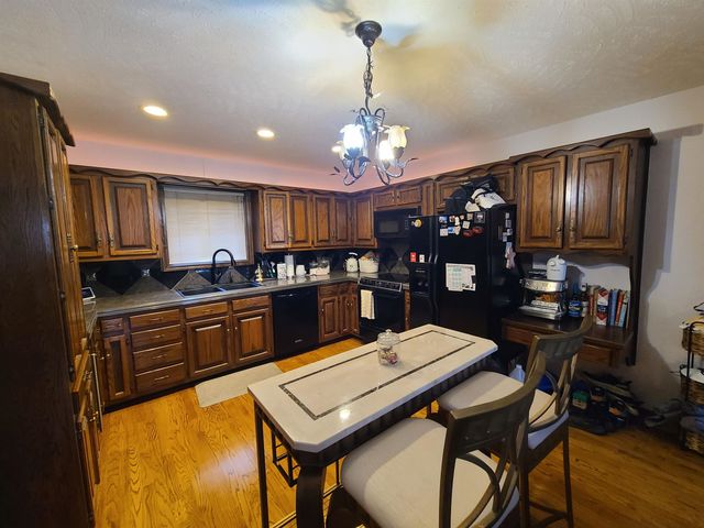 1950 Ridglea Dr., Salina, KS 67401