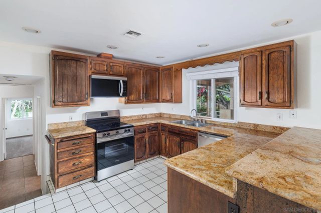 8231 Roy St, Lemon Grove, CA 91945